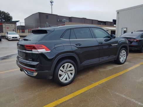 Used 2022 Volkswagen Atlas Cross Sport SE image 7