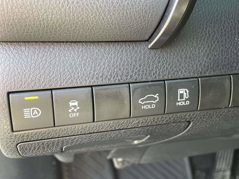 Used 2021 Toyota Camry SE FWD image 18