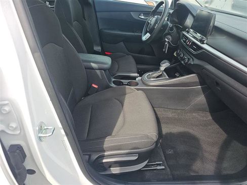 Used 2021 Kia Forte LXS FWD image 11