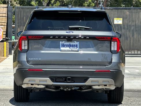 New 2026 Ford Explorer Active RWD image 5