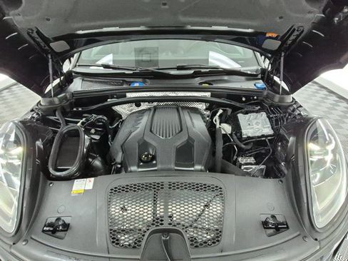 Certified 2022 Porsche Macan AWD/4WD image 27
