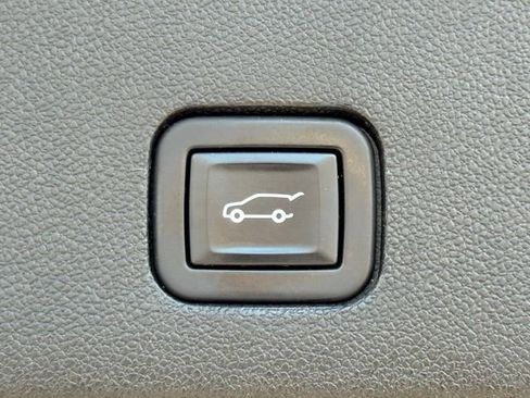 Certified 2023 Cadillac XT6 Premium Luxury w/ Platinum Package image 39