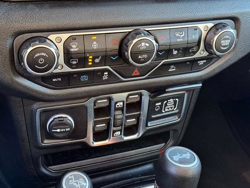 Used 2024 Jeep Wrangler Unlimited w/ Convenience Group image 19