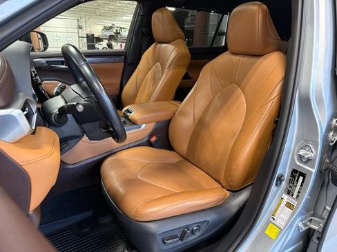 Used 2020 Toyota Highlander Platinum AWD/4WD image 14