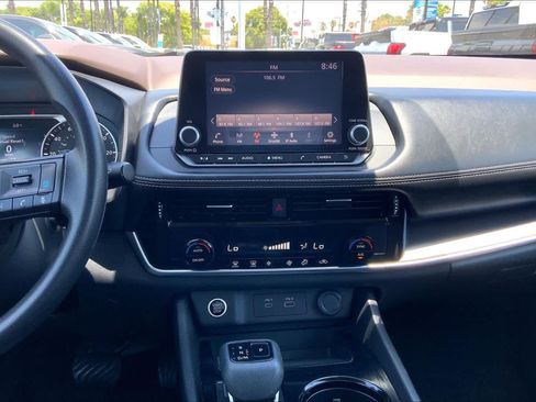 Used 2021 Nissan Rogue SV FWD image 34