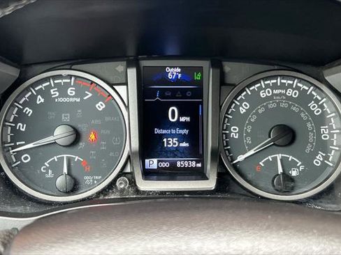 Certified 2022 Toyota Tacoma TRD Off-Road image 26