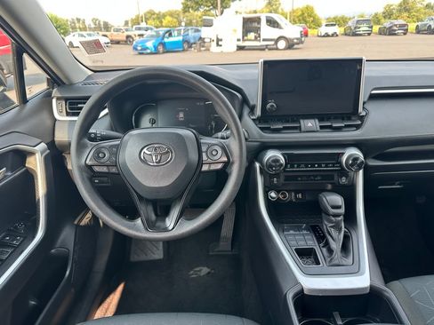 Used 2025 Toyota RAV4 XLE AWD/4WD image 15