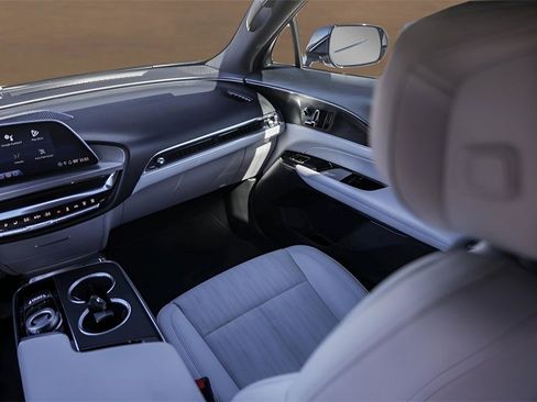 Certified 2024 Cadillac Lyriq Luxury image 25