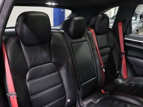 Used 2017 Porsche Cayenne Turbo AWD/4WD image 21