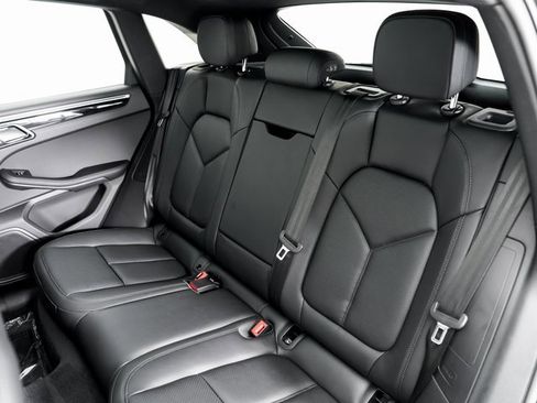 Used 2025 Porsche Macan image 27