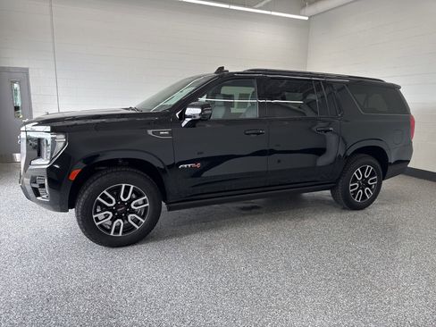 Used 2024 GMC Yukon XL AT4 w/ AT4 Premium Package AWD/4WD image 2