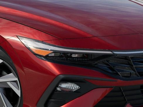 Used 2025 Hyundai Elantra Sport FWD image 9