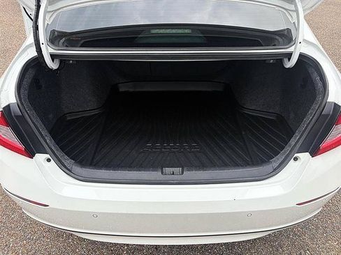Used 2020 Honda Accord Touring image 11