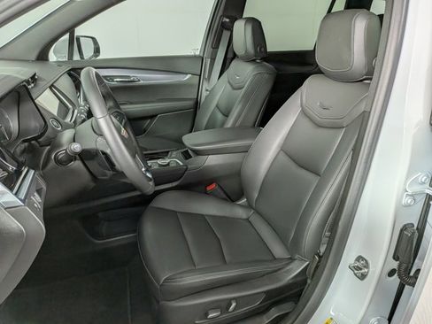 Certified 2025 Cadillac XT6 Luxury image 17