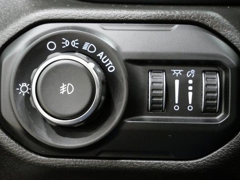 Used 2019 Jeep Wrangler Unlimited Sahara image 15