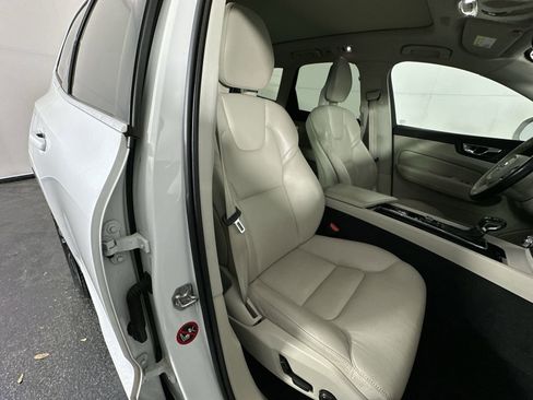 Used 2018 Volvo XC60 T5 Momentum w/ Convenience Package image 31