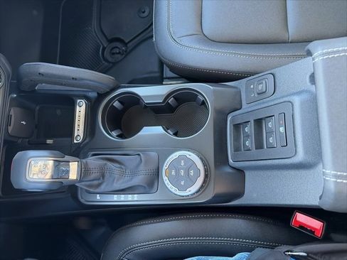 New 2025 Ford Bronco Badlands image 24