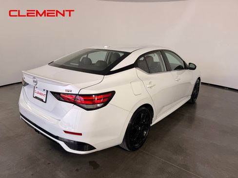 Used 2025 Nissan Sentra SR w/ SR Premium Package FWD image 5