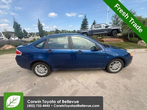 Used 2009 Ford Focus SE FWD image 2