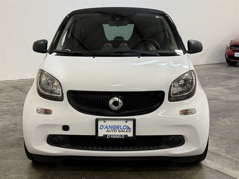 Used 2017 smart fortwo pure RWD image 18