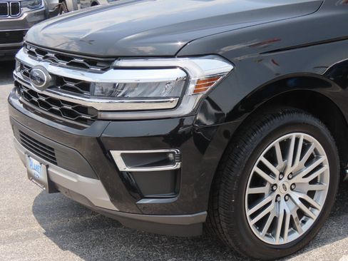 Certified 2024 Ford Expedition Limited RWD image 3