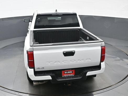 Used 2025 Toyota Tacoma SR5 AWD/4WD image 37