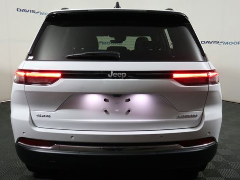New 2026 Jeep Grand Cherokee Laredo AWD/4WD image 7