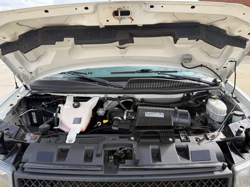 Used 2019 Chevrolet Express 2500 w/ Driver Convenience Package RWD image 13