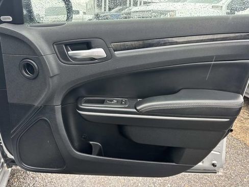 Used 2020 Chrysler 300 Limited RWD image 18