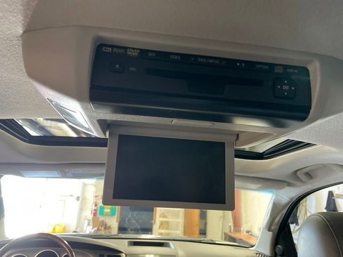 Used 2010 Toyota Sequoia Platinum AWD/4WD image 43