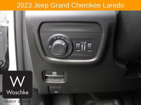 Used 2023 Jeep Grand Cherokee Laredo w/ Luxury Tech Group I AWD/4WD image 28