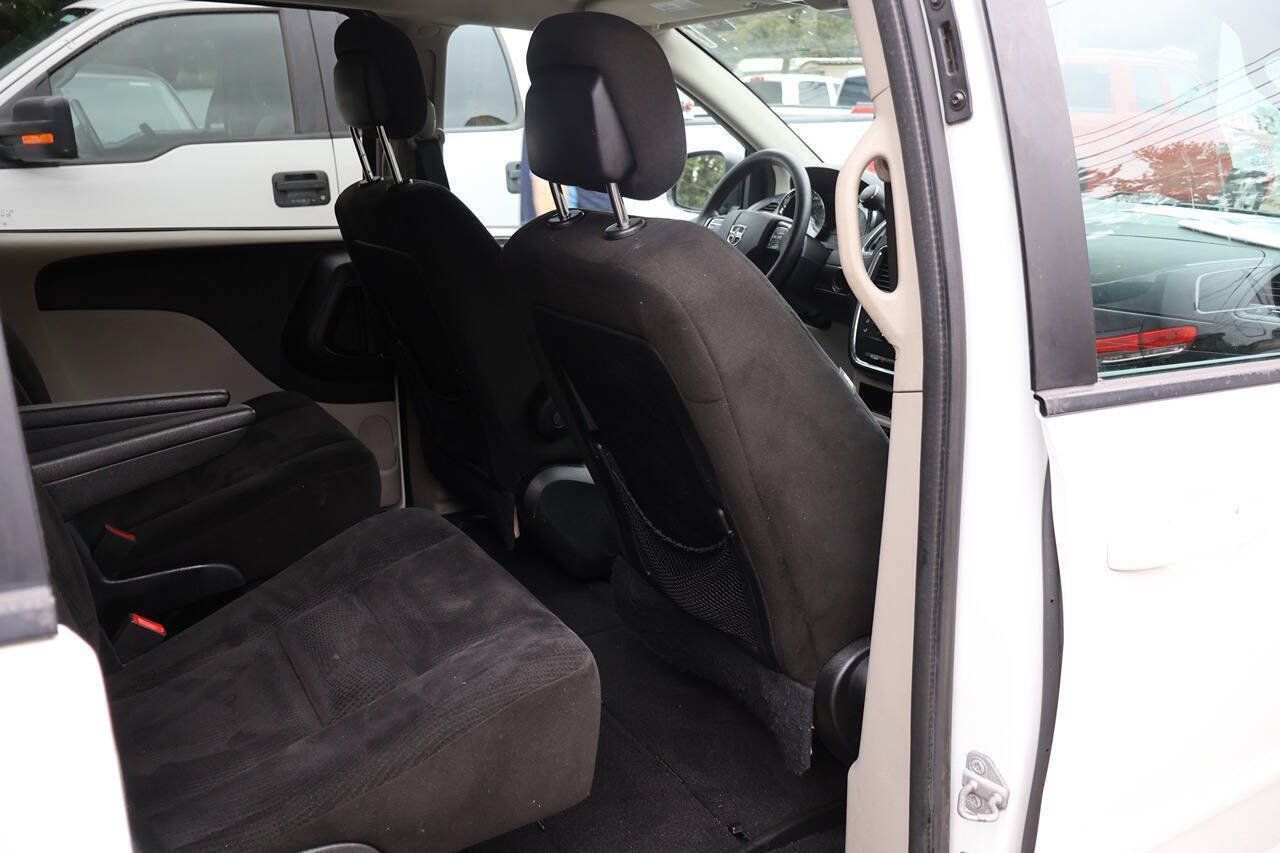 Used 2016 Dodge Grand Caravan SE w/ Quick Order Package 29E SE FWD image 22
