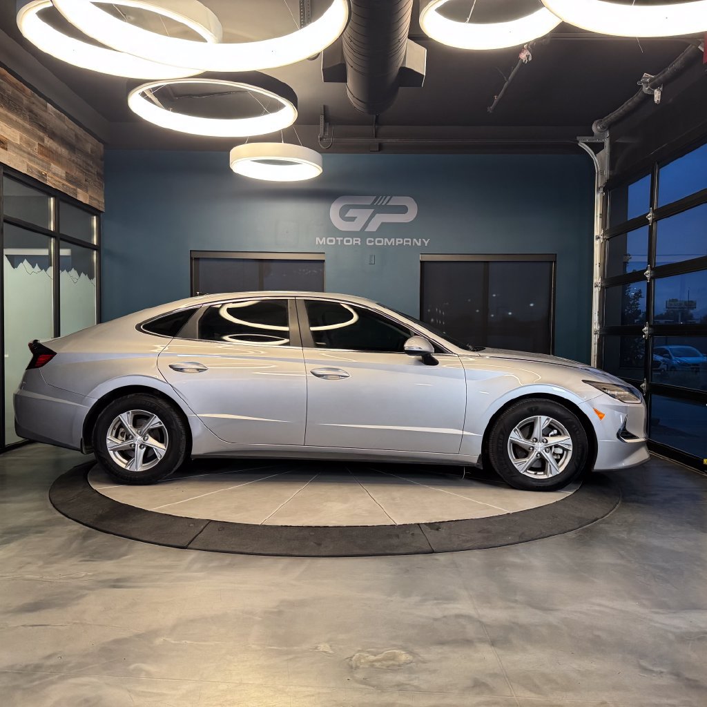 Used 2023 Hyundai Sonata SE FWD image 2