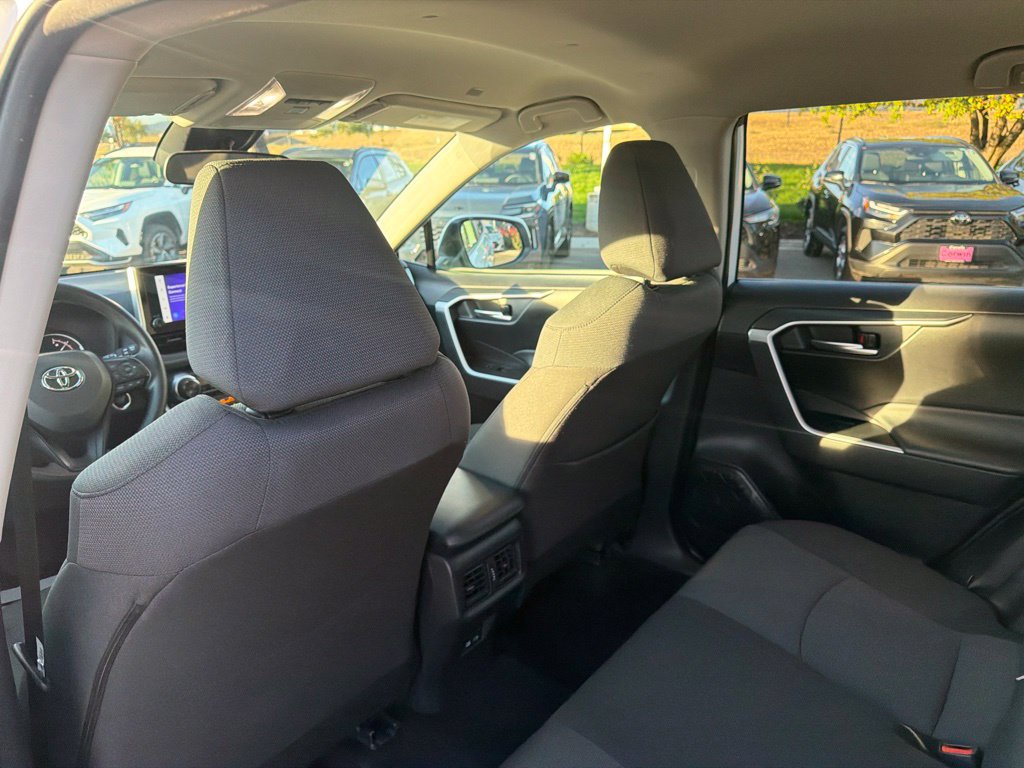 Used 2025 Toyota RAV4 XLE AWD/4WD image 21