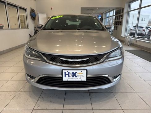 Used 2015 Chrysler 200 Limited w/ Convenience Group image 2
