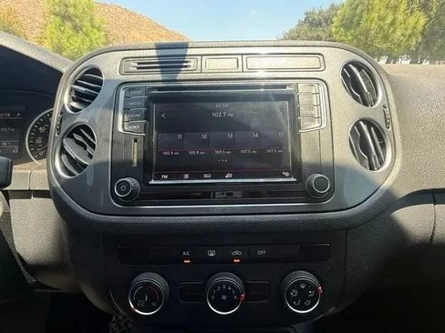 Used 2018 Volkswagen Tiguan Limited w/ Premium Package FWD image 22