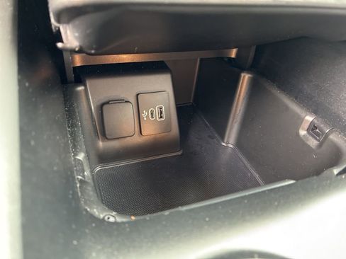 Used 2025 Ford Explorer Active AWD/4WD image 18
