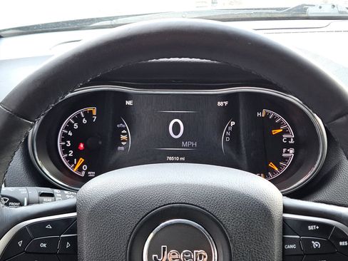 Used 2018 Jeep Grand Cherokee Limited AWD/4WD image 16