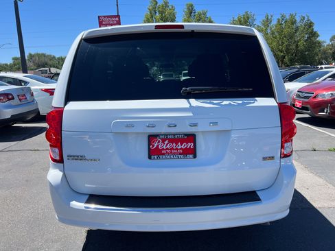 Used 2017 Dodge Grand Caravan SE w/ UConnect Hands-Free Group FWD image 8