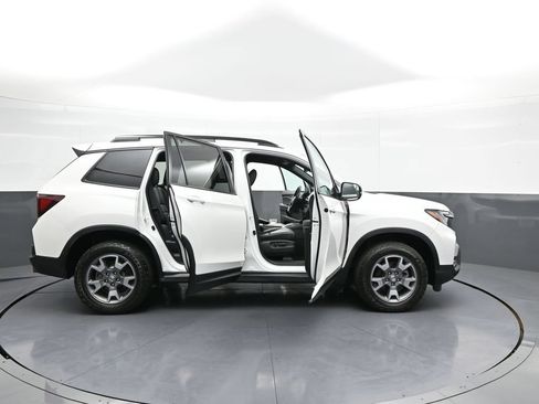 Certified 2023 Honda Passport TrailSport image 42