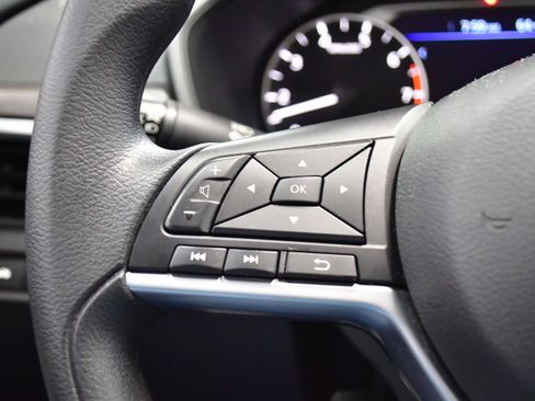 Used 2025 Nissan Altima 2.5 SV FWD image 21