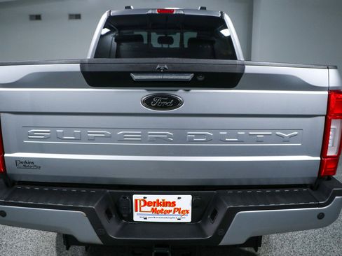 Used 2022 Ford F250 Lariat w/ Black Appearance Package image 8