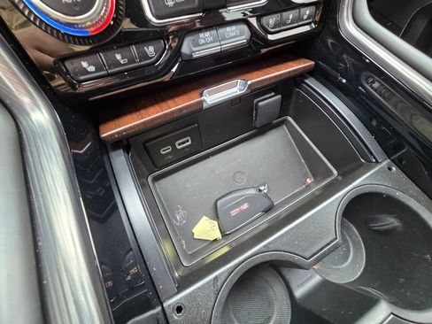 Used 2023 GMC Yukon Denali Ultimate image 15