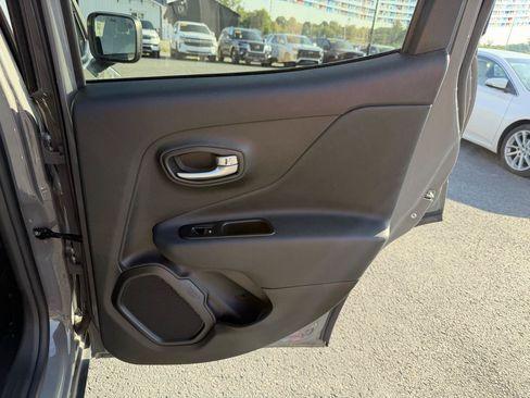 Used 2022 Jeep Renegade Sport w/ Sport Appearance Group AWD/4WD image 18