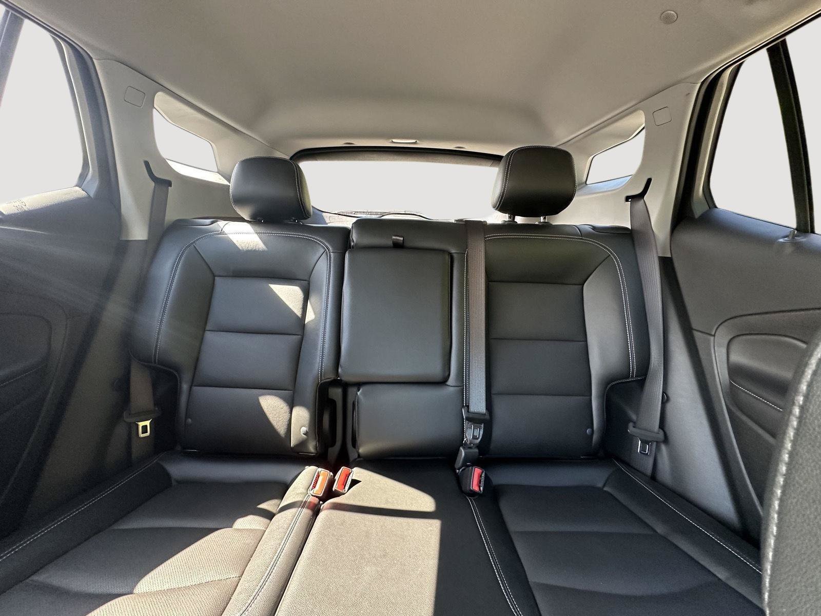 Used 2023 GMC Terrain SLT w/ Tech Package FWD image 13