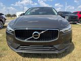 Used 2018 Volvo XC60 T6 Momentum w/ Vision Package image 2