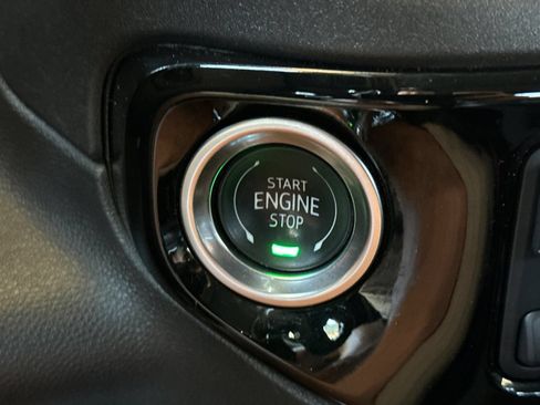 Certified 2025 GMC Sierra 1500 SLT RWD image 23