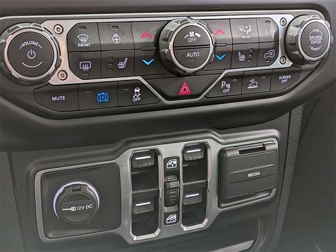 Used 2022 Jeep Wrangler Unlimited Sahara w/ Cold Weather Group image 22