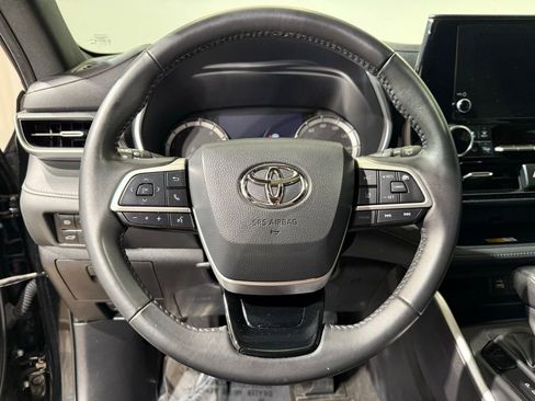 Used 2023 Toyota Highlander XSE AWD/4WD image 25