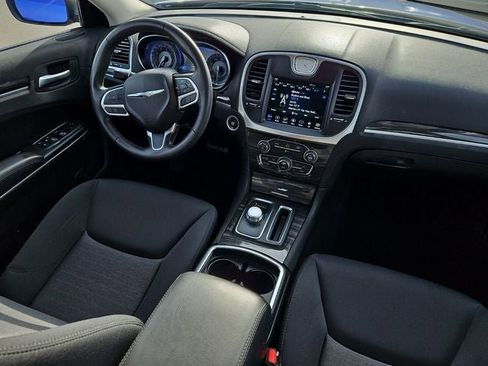 Used 2019 Chrysler 300 Touring w/ Chrome Appearance Package image 16